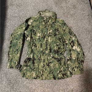 US Navy Type III Parka Working Small x-Short Green Digital Camp Women’s